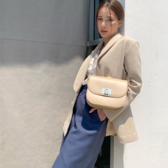 NWT! NEW! Furla Signature Furla 1927 Shoulder Bag -Sand - Picture 1 of 14